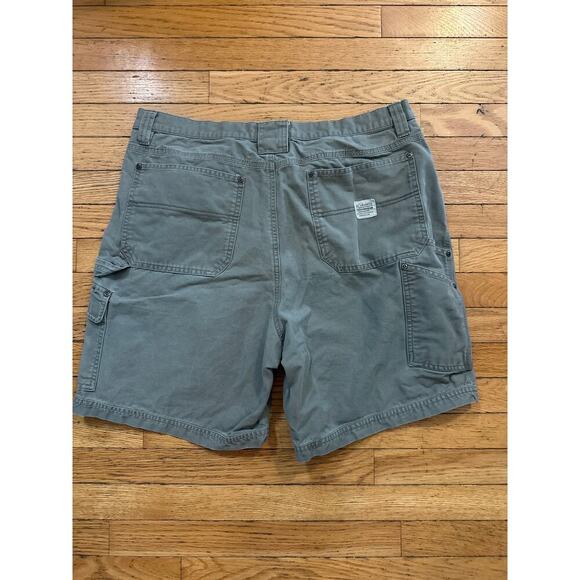 Men’s Size 38 Green Columbia Shorts
100% cotton 
Great condition - Picture 1 of 4